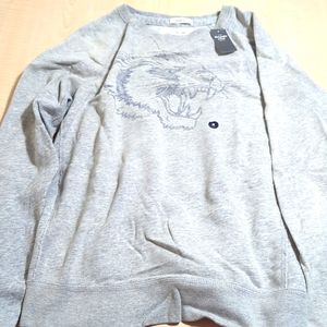 Selling a men's size medium sweatshirt.